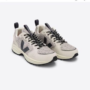 Veja Venturi chunky dad sneakers size 38